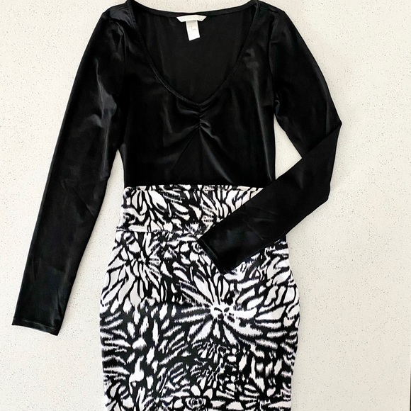 NWOT Bodycon Mini Black & White Skirt - Picture 2 of 3